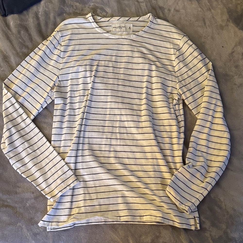 Abercrombie & Fitch Cream and Blue Striped Long Sleeve Tee